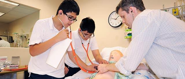 PASOS students working with manikin